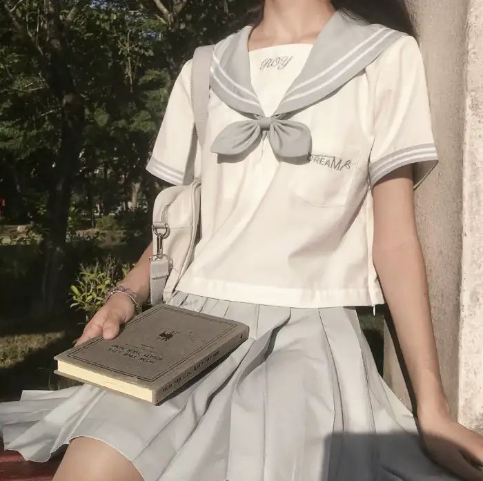 一个叫小小船的男孩